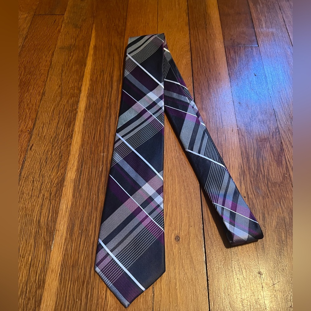 Black/Purple/White Van Heusen Tie